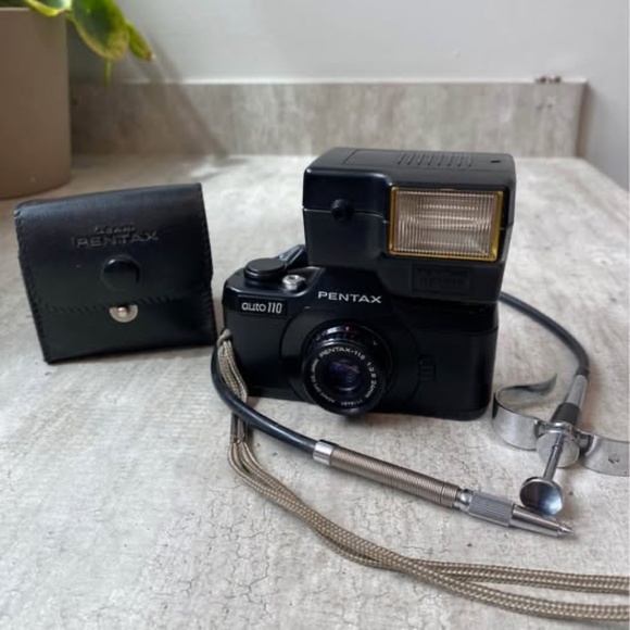 PENTAX auto 110 SLR Film Subminiature Camera with Pentax 24mm f/2.8 Lens - Picture 4 of 4